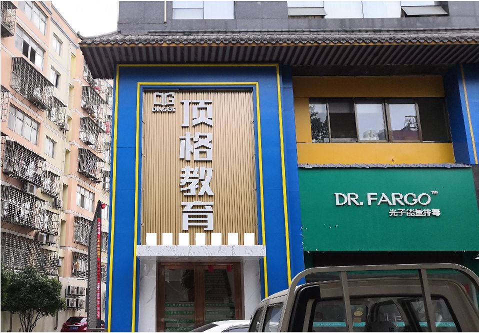 南城门头设计要符合门店特色。