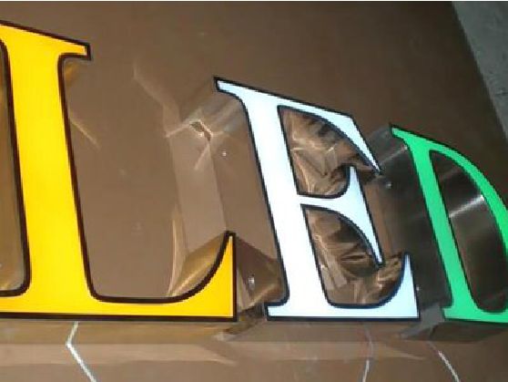 南城介绍LED招牌的基础知识。